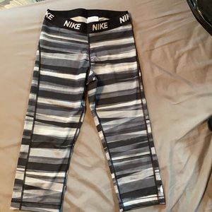 nike pro 3/4 length legging